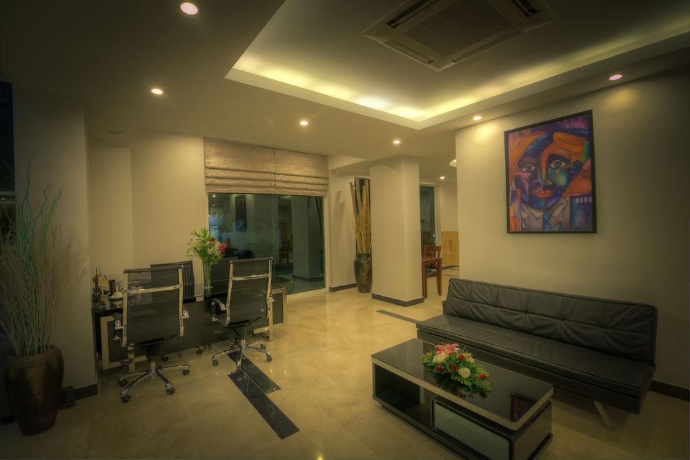 Colina Sky Hotel Phnom Penh Exterior photo